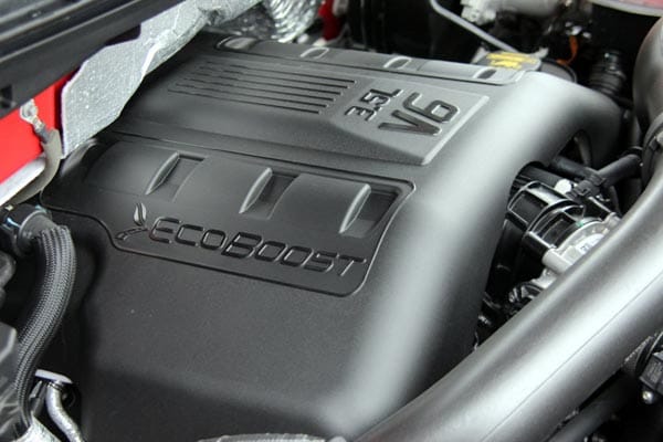 Das neue Schmuckstück der Motorenpalette ist der 3,5 Liter große V6-Ecoboost-Motor, der 370 PS und 590 Newtonmeter maximales Drehmoment leistet.