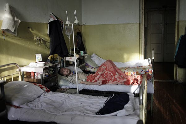 Station für HIV-Infizierte Drogenabhängige in einem Hospital im russischen Twer. Das Land hat eine der höchsten Infektionsraten der Welt. Station für HIV-Infizierte Drogenabhängige in einem Hospital im russischen Twer. Das Land hat eine der höchsten Infektionsraten der Welt.