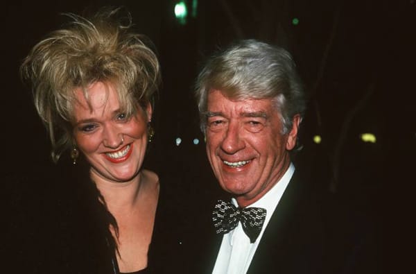 Mit dem mittlerweile verstorbenen Rudi Carell besuchte sie 1997 die Telestar-Verleihung in Köln.