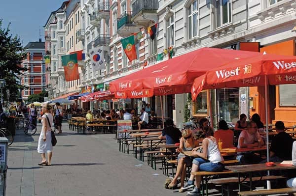 Blick ins Schanzenviertel: Hier locken alternative Buch-Shops, Plattenläden und zahllose nette Cafés.