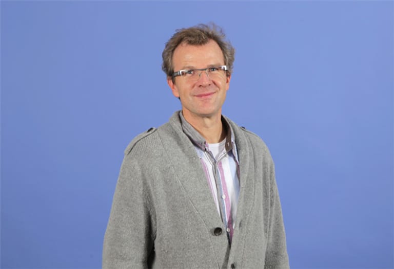 Professor Dr. Jens Holzhausen vom Gymnasium Fridericianum, Erlangen (Bayern). Holzhausen unterrichtet Griechisch, Latein und Evangelische Religion.
