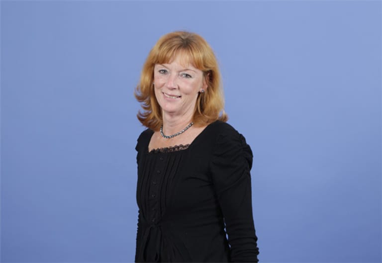 Paula Schneege vom St. Leonhard Gymnasium, Aachen (Nordrhein-Westfalen). Schneege unterrichtet die Fächer Deutsch, Politik und Philosophie.