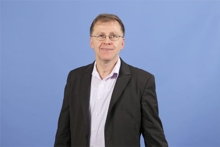 Dietmar Bach vom Gymnasium Hermeskeil, Hermeskeil (Rheinland-Pfalz). Er unterrichtet die Fächer Deutsch und Sozialkunde.