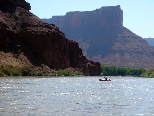 Eine Kanufahrt auf dem Colorado River muss sein. Guides kann man in vielen Ortschaften buchen. Zum Beispiel in Moab.