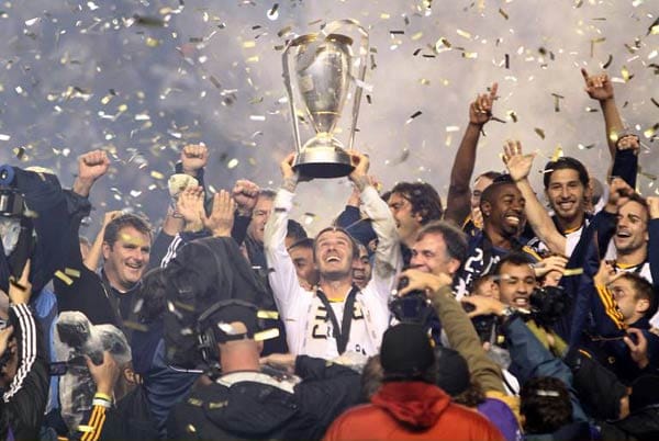 Platz 9 David Beckham: "Becks" gewann zuletzt das Finale des amerikanischen MLS Cup. Feiern lassen kann er sich auch für umgerechnet etwa 30 Millionen Euro Einnahmen pro Jahr.