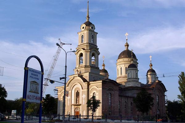 Die schöne Kirche des Hl. Georg Preobrazhensky in Donezk.