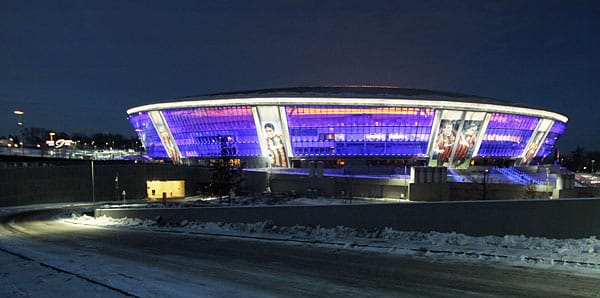 Donezks Spielstätte für die Europameisterschaft ist die Donbas Arena, die 2009 eröffnete und 51.000 Zuschauer fasst.