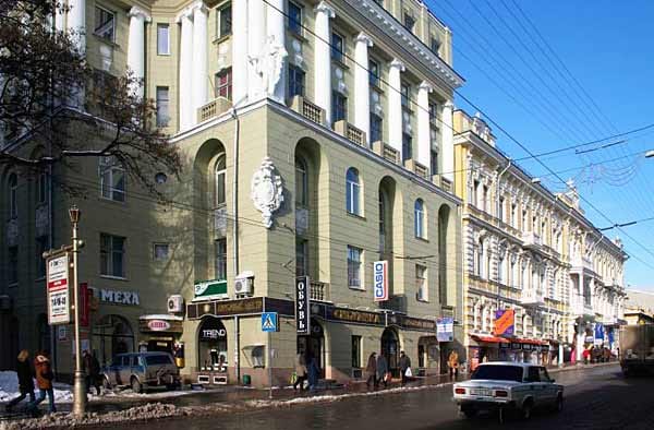 Zu Zeiten der Sowjetunion war Charkow ein Industrie- und Handelszentrum, heute das geistige Zentrum mit Universitäten für 100.000 Studenten.