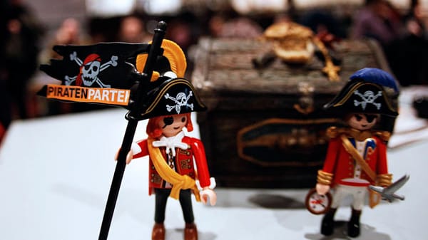 Die Piraten versammeln sich zum Parteitag: Jeder darf über das neue Grundsatzprogramm abstimmen Die Piraten versammeln sich zum Parteitag: Jeder darf über das neue Grundsatzprogramm abstimmen