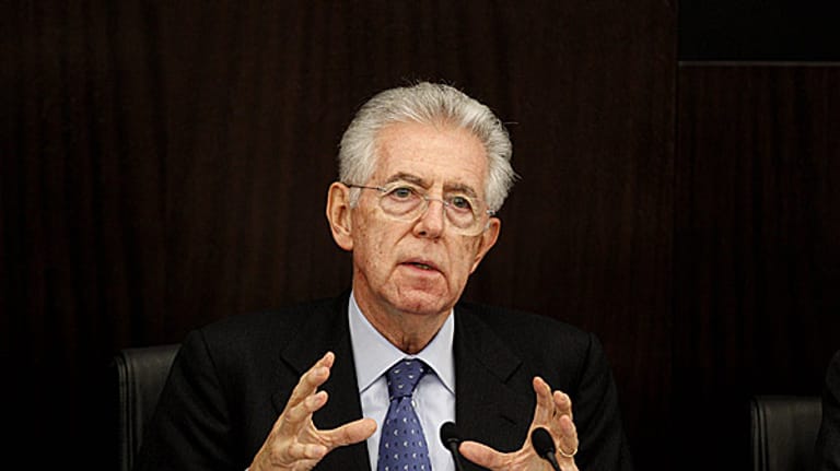 Italiens Regierungschef Mario Monti geht ein ehrgeiziges Sparprogramm an