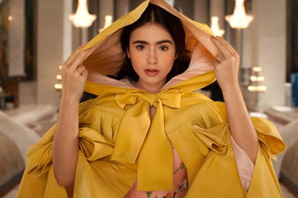 Lily Collins spielt in "Spieglein Spieglein - Die wirklich wahre Geschichte von Schneewittchen" das schöne Schneewittchen.