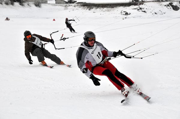 Am Reschensee findet vom 20. bis zum 22. Januar 2012 die erste Europameisterschaft im Snowkiten statt.