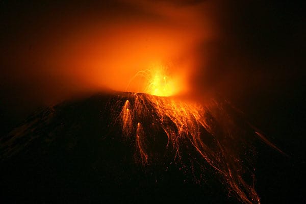 Vulkan in Ecuador: Das häufige Rumoren wurde von Forschern als eine mögliche Geräuschquelle identifiziert. Doch oft erfüllen Gewitter die Luft mit einem gespenstischen Wummern.