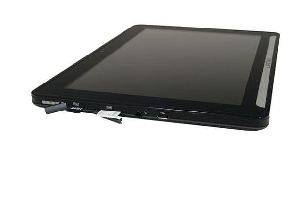 Ins Aldi-Tablet passen eine SIM-Karte (rechts) und eine Micro-SD-Speicherkarte
