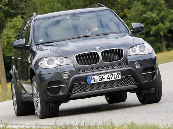 Bei den größeren SUV ist der BMW X5 xDrive30d mit einem Restwert von 59,7 Prozent das wertstabilste Auto.