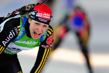 Magdalena Neuner siegt auch beim Sprint in Hochfilzen.