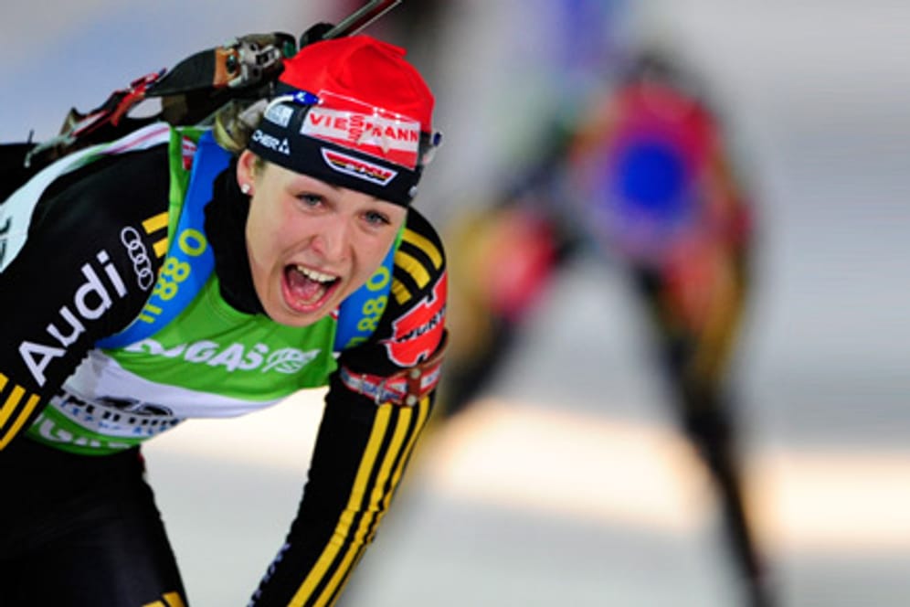 Magdalena Neuner siegt auch beim Sprint in Hochfilzen.