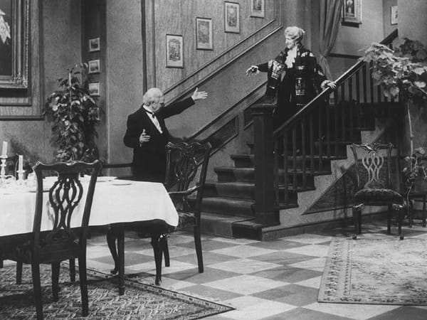 "The same procedure as every year, James!" Ein Film, der in Deutschland zum wahren Silvester-Kult geworden ist: Dinner for One. Jedes Jahr beanspruchen Miss Sophie und ihr Butler James die Lachmuskeln der Deutschen aufs Neue. Kurioserweise ist der Film in Großbritannien nahezu unbekannt.