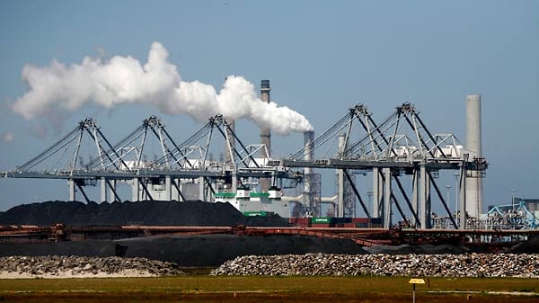 E.ON Kraftwerk im Rotterdamer Hafen