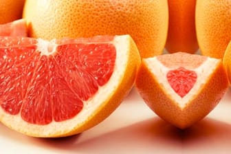 Grapefruits können beim Abnehmen helfen.