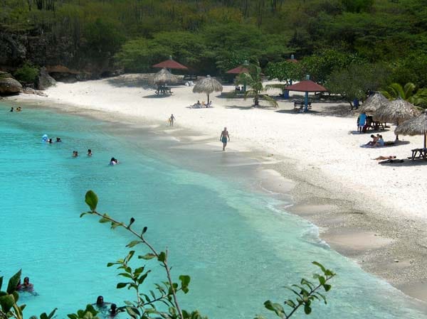 Eine der vielen tropischen Traumbuchten "Bocas" auf Curacao.