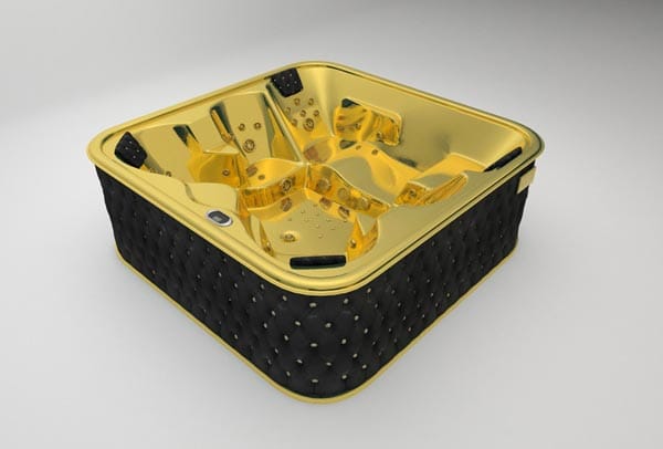Das italienische Designerduo Giacomo Arcaro und Roberto Martini entwirft vergoldete Whirlpools.