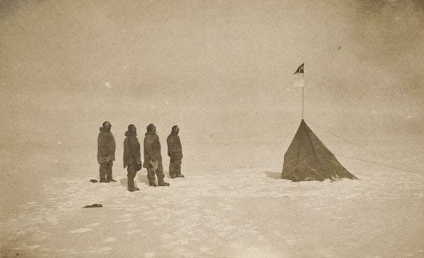 Antarktis: Amundsen hinterließ Scott einen Brief, in dem er seinem Rivalen eine glückliche Heimkehr wünschte. Am 17. Dezember machte er sich mit seinem Team auf den Rückweg.