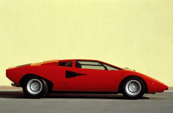 Als er 1971 auf den Markt kam, war der Countach zunächst ein ungewohnter Anblick und eine Kampfansage an Ferrari.