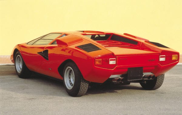 Der Lamborghini Countach gab es mit bis zu 748 PS als starken Zwölfzylinder zu kaufen.