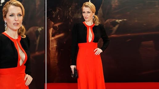 "Akte X"-Star Gillian Anderson zeigte sich bei einer Filmpremiere mit gewagtem Dekolleté.