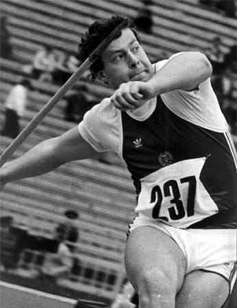 Uwe Hohn warf den Speer im Jahr 1984 104,80 Meter weit. Da es seit 1986 neue Vorschriften bezüglich der Bauart der Speere in der Leichtathletik gibt, war das der letzte Weltrekord mit dem alten Sportgerät.