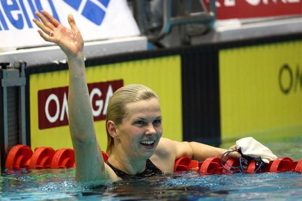 Britta Steffen hält genau wie ihr Lebensgefährte Paul Biedermann zwei Weltrekorde in olympischen Disziplinen. Die Bestzeiten über50 Meter und 100 Meter Freistil stellte auch sie bei der WM 2009 in Rom auf.