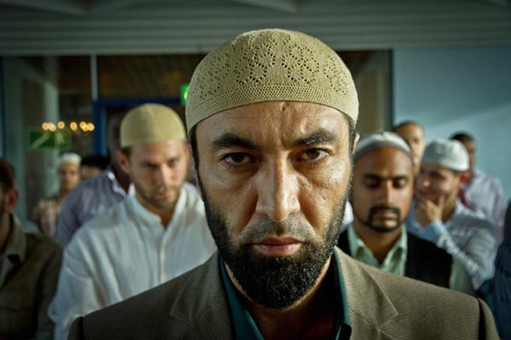 Kommissar Cenk Batu (Mehmet Kurtulus) undercover in einer Moschee.