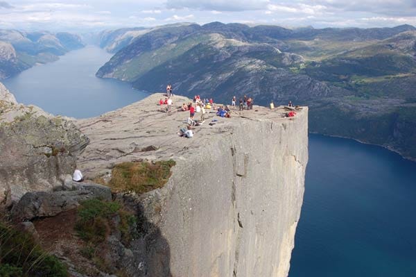 Der Preikestolen zählt zu den schönsten Sehenswürdigkeiten in Norwegen.