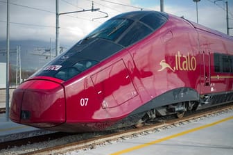 Ganz in rot: Der neue Schnellzug Italo