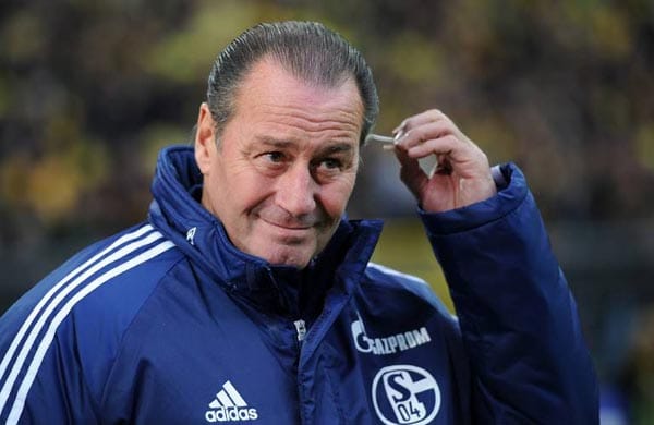 "In der ersten Halbzeit war es phasenweise so, dass ich eine Erwachsenenmannschaft gegen eine Schülermannschaft gesehen habe. Das darf nicht sein" - Schalke-Trainer Huub Stevens nach dem 0:2 seiner Mannschaft bei Borussia Dortmund.
