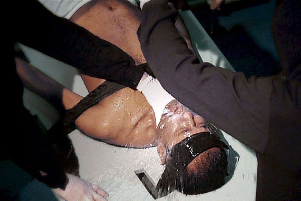 Laut der verflossenen Bush-Regierung keine Foltermethode: Waterboarding, nachgestellt in einem Video von Amnesty International
