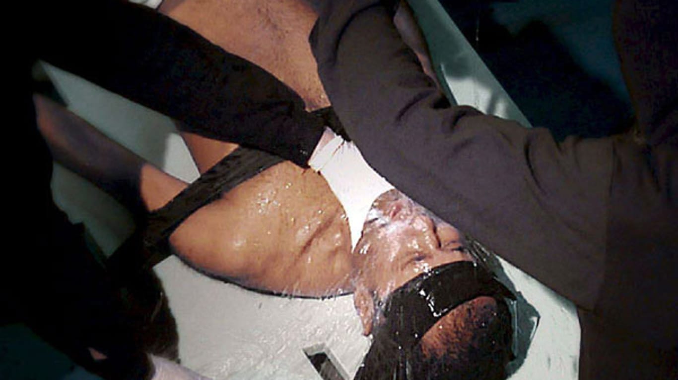 Laut der verflossenen Bush-Regierung keine Foltermethode: Waterboarding, nachgestellt in einem Video von Amnesty International