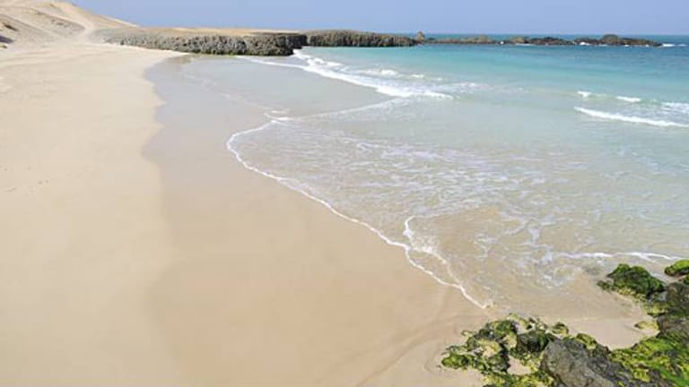 Strand von Boavista: Die Kapverdischen Inseln bieten zahlreiche Strände und eine warme Wassertemperatur das ganze Jahr über.