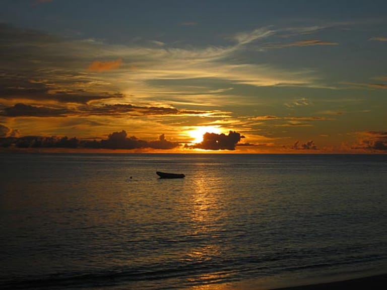 Und natürlich gibt es auch von dieser Insel aus wunderschöne Sonnenuntergänge zu bewundern.
