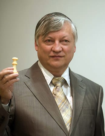 Und noch einer aus der Putin-Partei: Schachlegende Anatoli Karpow.