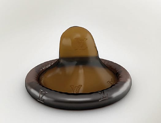 Der georgische Designer Irakli Kiziria hat dieses Louis Vuitton-Kondom mit dem Firmenlogo als Noppen entworfen.