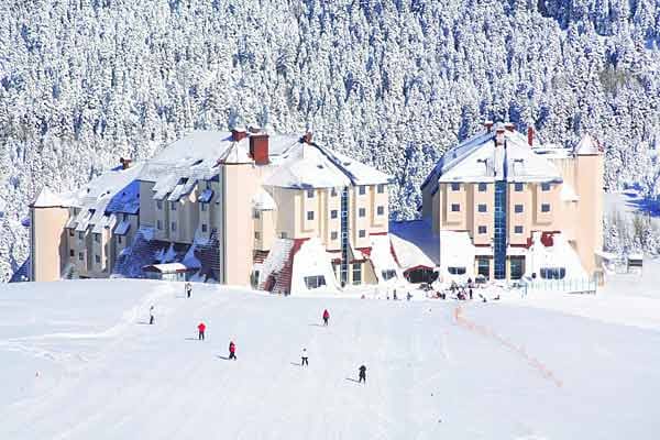 Besonders unter den Schönen und Reichen erfreut sich Uludag großer Beliebtheit und trägt daher auch den Beinamen St. Moritz der Türkei. Im Bild: Das Hotel Baia Uludag.