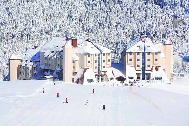 Besonders unter den Schönen und Reichen erfreut sich Uludag großer Beliebtheit und trägt daher auch den Beinamen St. Moritz der Türkei. Im Bild: Das Hotel Baia Uludag.