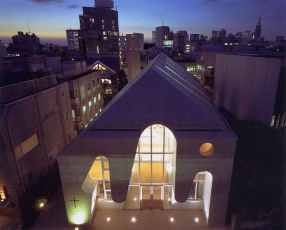 Das pulsierende Stadtleben Tokios umgibt die Harajuku Church. Die Außenfassade wurde von der trockenen Landschaft Palästinas beeinflusst - die Kirche verkörpert das Geheiligte Land in der asiatischen Metropole.