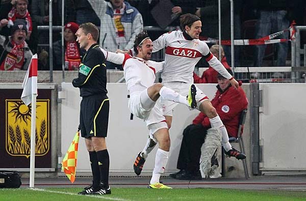 Damit Martin Harnik (re.) und Christian Gentner auch 2012 große Sprünge machen können, geht der VfB Stuttgart vom 4. bis 13. Januar ins Trainingslager ebenso wie die Konkurrenz aus Gladbach, Berlin, Bremen und Nürnberg ins türkische Belek.