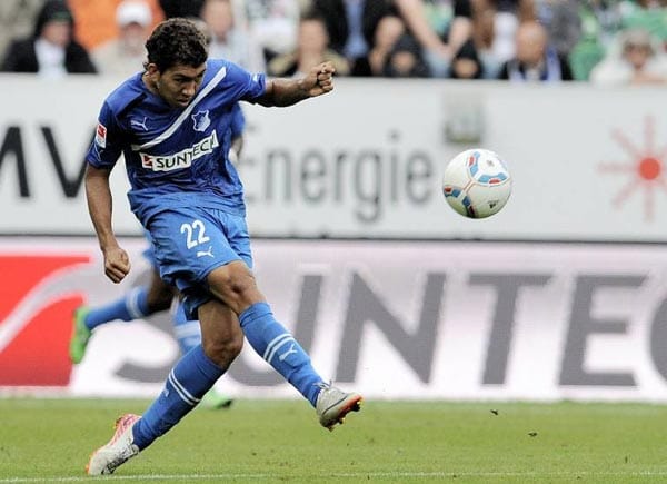Roberto Firmino spielt bereits seit Januar 2011 bei der TSG 1899 Hoffenheim. Richtig durchgesetzt hat er sich allerdings erst in dieser Saison. Er fehlte nur in einem Spiel und traf als Mittelfeld-Spieler immerhin schon fünf Mal. Roberto Firmino spielt bereits seit Januar 2011 bei der TSG 1899 Hoffenheim. Richtig durchgesetzt hat er sich allerdings erst in dieser Saison. Er fehlte nur in einem Spiel und traf als Mittelfeld-Spieler immerhin schon fünf Mal.