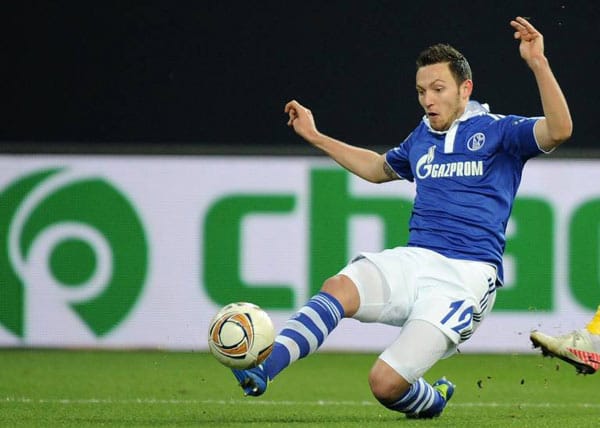 Vor seinem Wechsel von Alemannia Aachen zu Schalke 04 konnte Marco Höger bereits auf eine ordentliche Bilanz in der zweiten Liga verweisen. 15 Scorer-Punkte in 43 Einsätzen verbuchte er am Tivoli. Für Königsblau kam der 22-Jährige in elf Spielen zum Einsatz und bereitete vier Tore vor. Vor seinem Wechsel von Alemannia Aachen zu Schalke 04 konnte Marco Höger bereits auf eine ordentliche Bilanz in der zweiten Liga verweisen. 15 Scorer-Punkte in 43 Einsätzen verbuchte er am Tivoli. Für Königsblau kam der 22-Jährige in elf Spielen zum Einsatz und bereitete vier Tore vor.