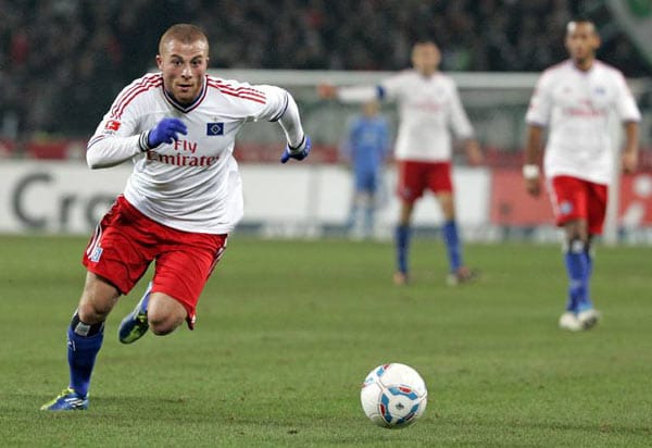 Eine hervorragende Grundlagenausbildung genoss der türkische Nationalspieler Gökhan Töre bei Bayer 04 Leverkusen sowie beim FC Chelsea. Seit dem Sommer 2011 bearbeitet der Flügelflitzer die Außenbahn für den Hamburger SV. Und das mit Erfolg: Der 19-Jährige kam auf 16 Bundesliga-Einsätze und sechs Tor-Vorlagen. Eine hervorragende Grundlagenausbildung genoss der türkische Nationalspieler Gökhan Töre bei Bayer 04 Leverkusen sowie beim FC Chelsea. Seit dem Sommer 2011 bearbeitet der Flügelflitzer die Außenbahn für den Hamburger SV. Und das mit Erfolg: Der 19-Jährige kam auf 16 Bundesliga-Einsätze und sechs Tor-Vorlagen.