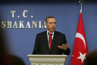 Der türkische Ministerpräsident Erdogan zeigte sich enttäuscht über die Entscheidung des französischen Parlaments
